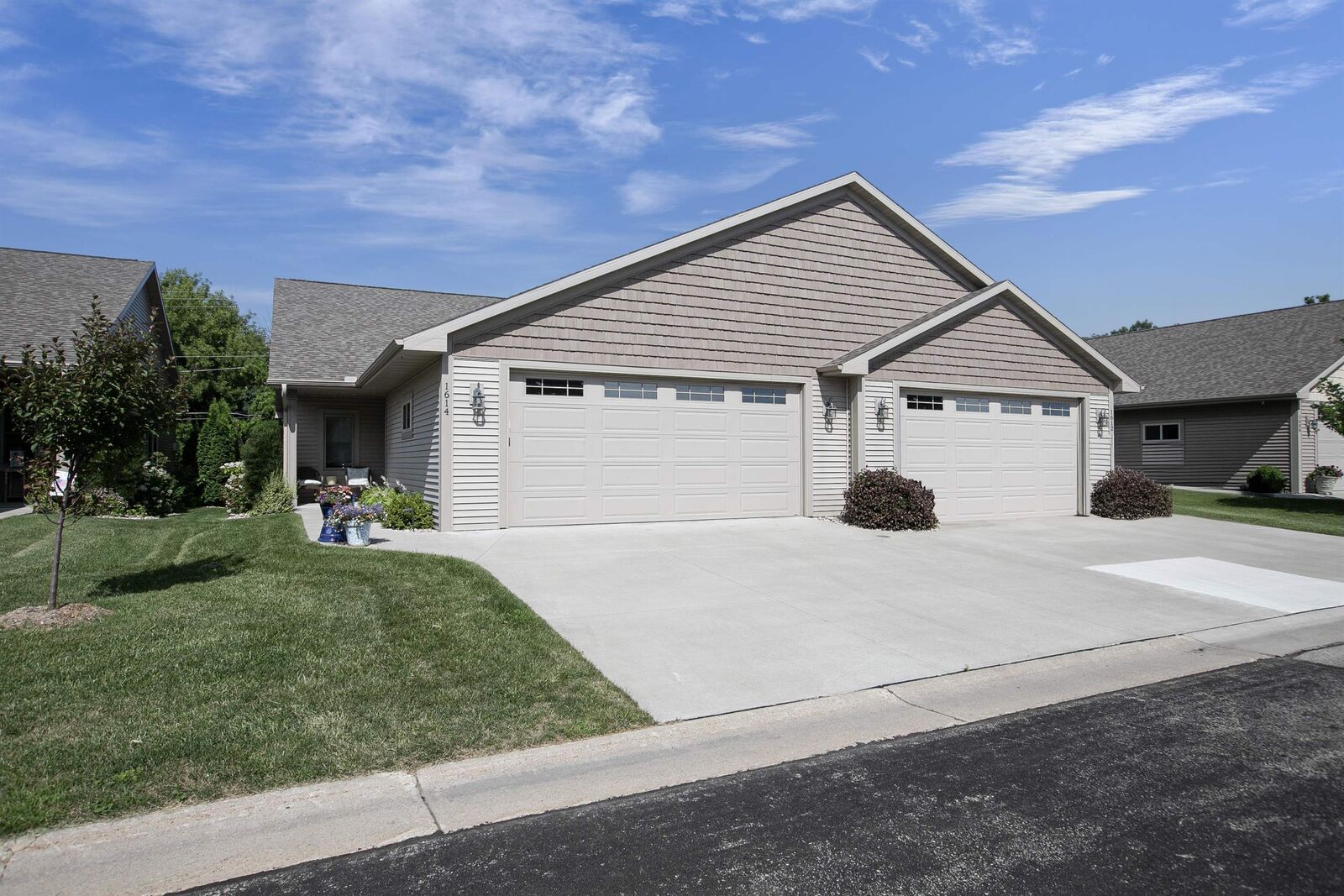 Property Photo:  1614 Stanton Circle  WI 54915 