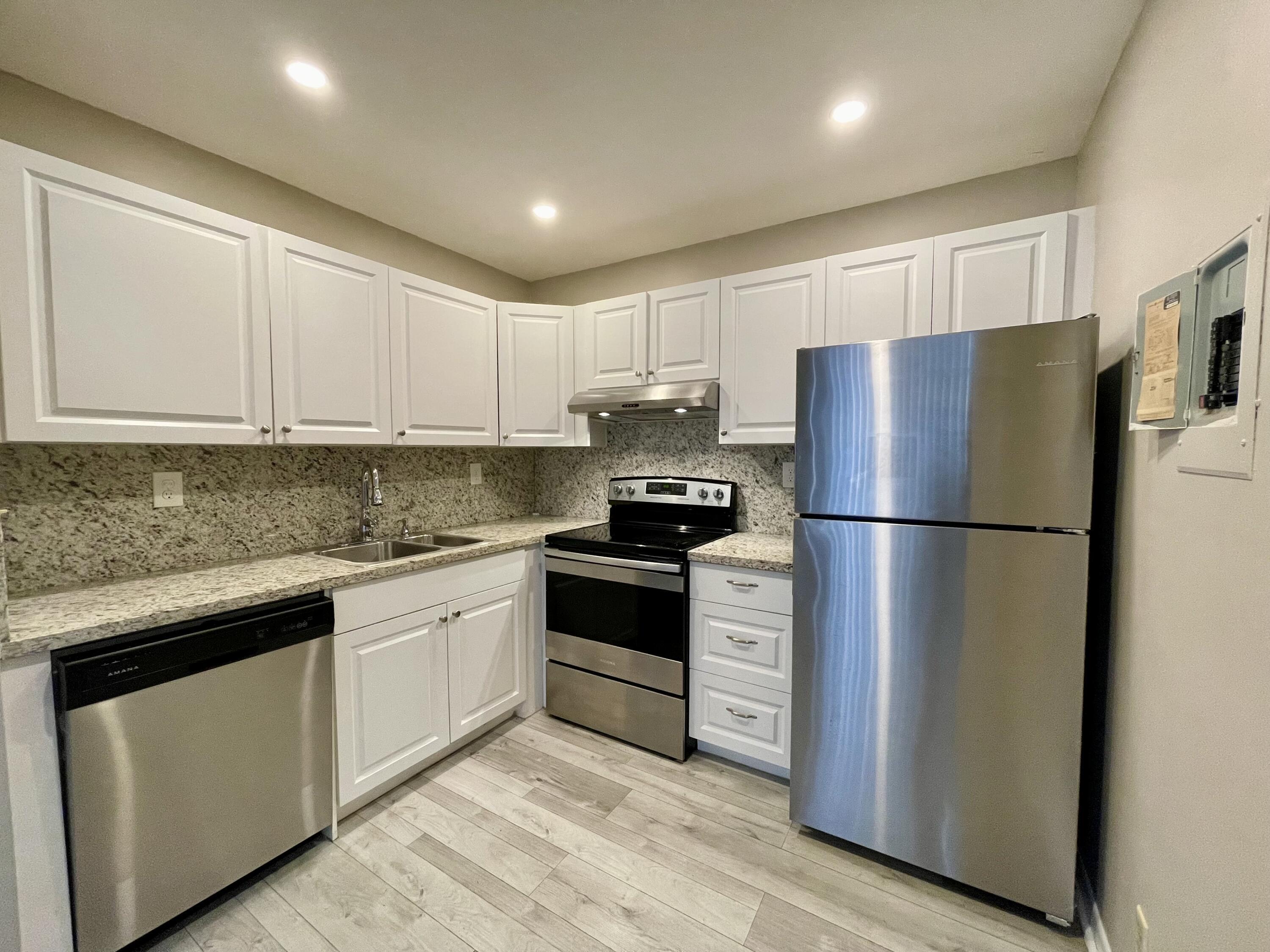 Property Photo: 864 Flanders R 864 FL 33484