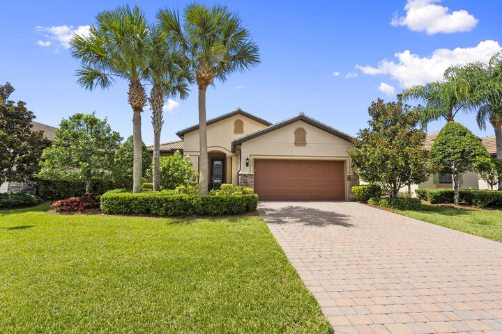 Property Photo: 206 SE Courances Drive FL 34984