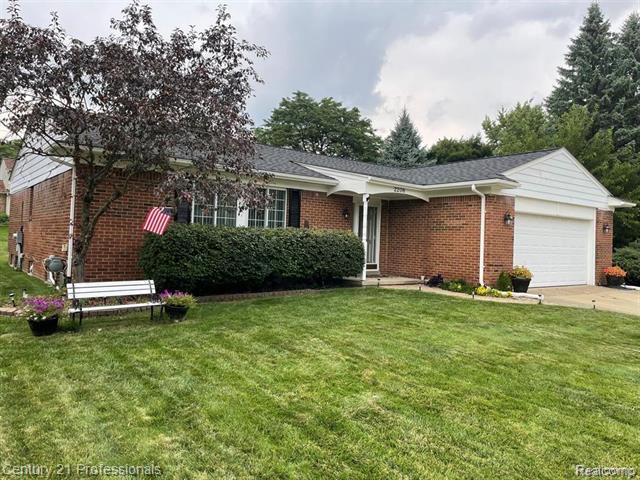Property Photo: 2208 Cumberland Road Road MI 48307