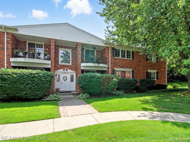 Property Photo: 1711 Huntingwood Lane MI 48304