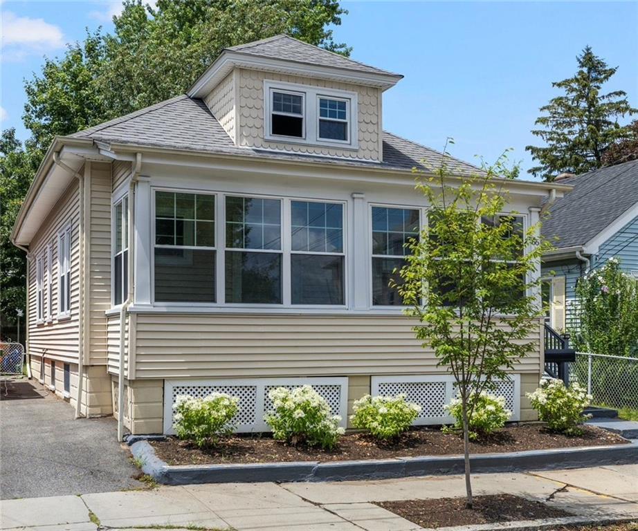 66 Grosvenor Avenue  Providence RI 02908 photo