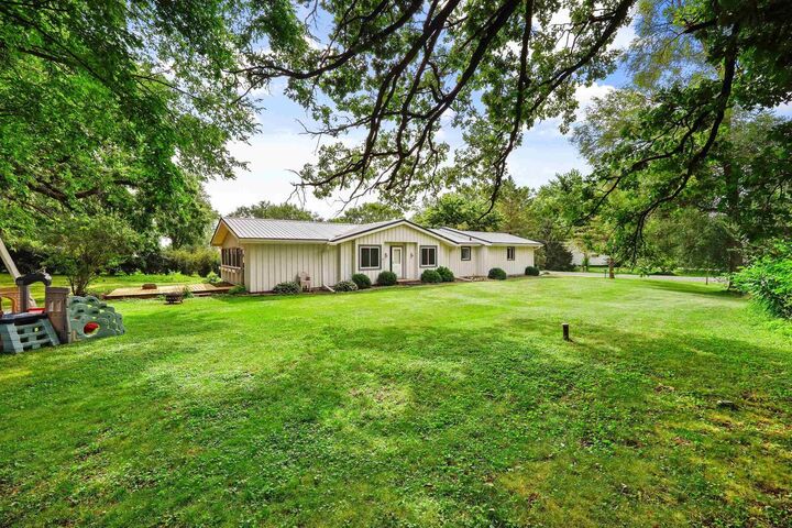 Property Photo:  2730 Westchester Circle  WI 53589 