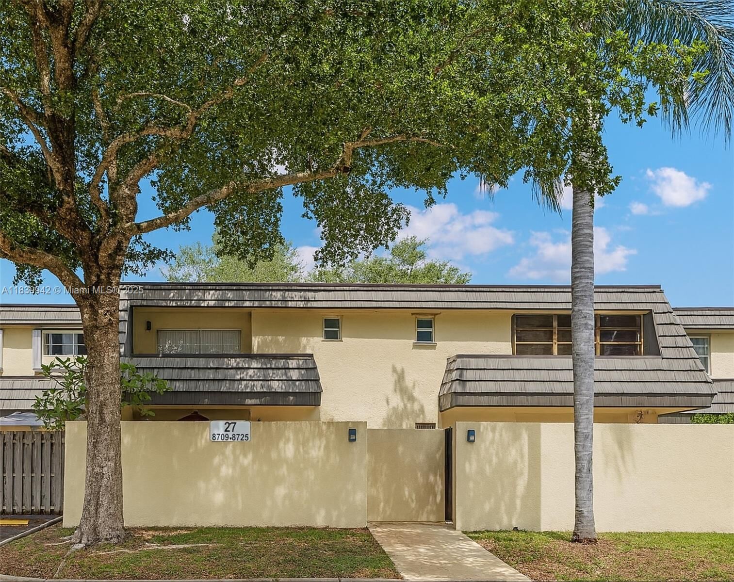 Property Photo: 8713 SW 137th Ave 8713 FL 33183