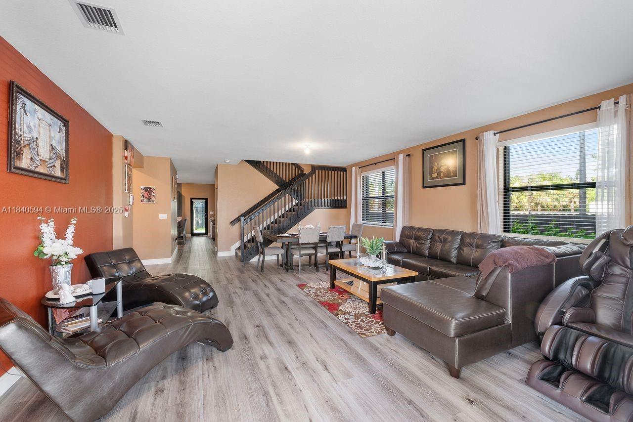 Property Photo: 11886 SW 234th St FL 33032