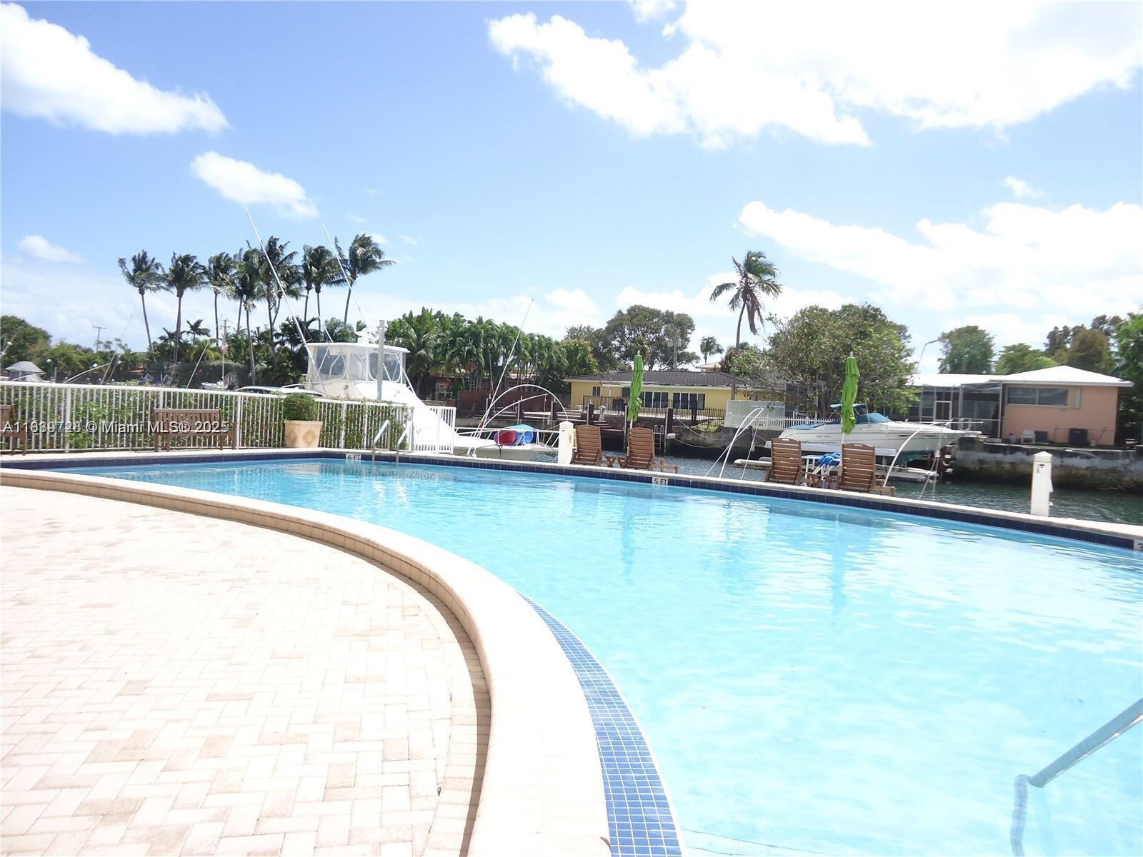 Property Photo:  2020 NE 135th St 302  FL 33181 