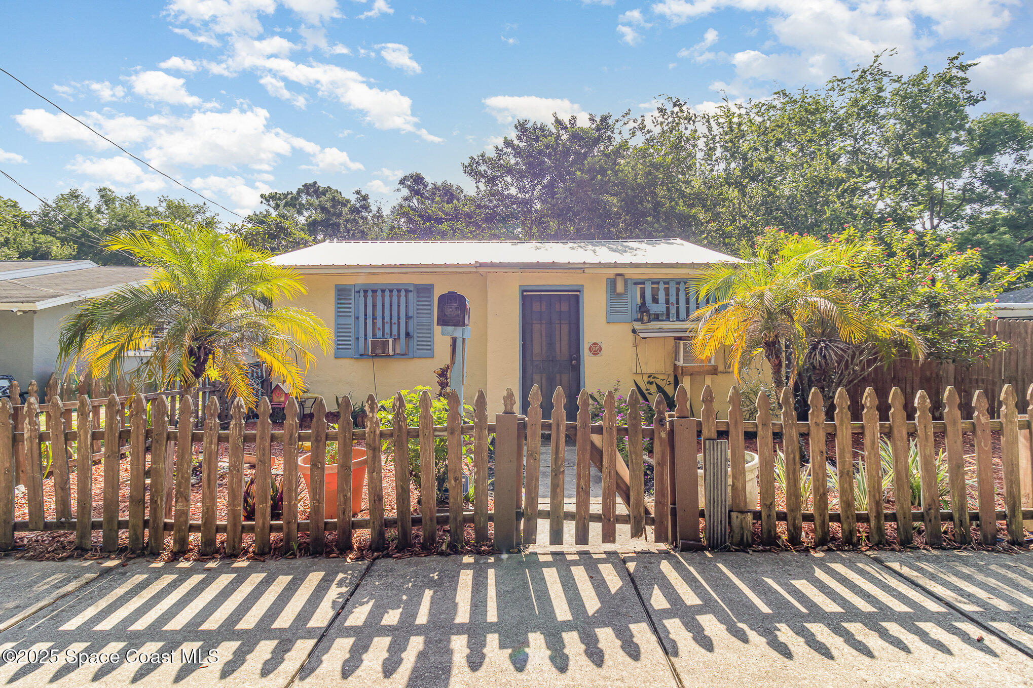Property Photo: 2677 Marigold Avenue FL 32754