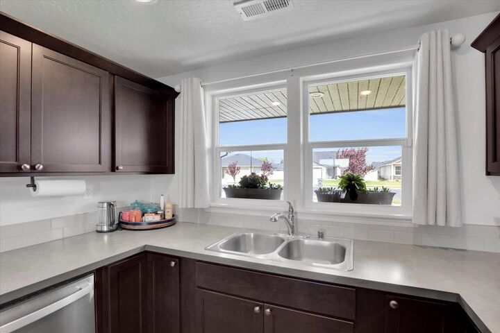 Property Photo:  200 S Lawson St  WA 99001 