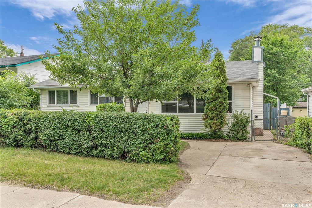 1721 E Avenue N  Saskatoon SK S7L 1V3 photo