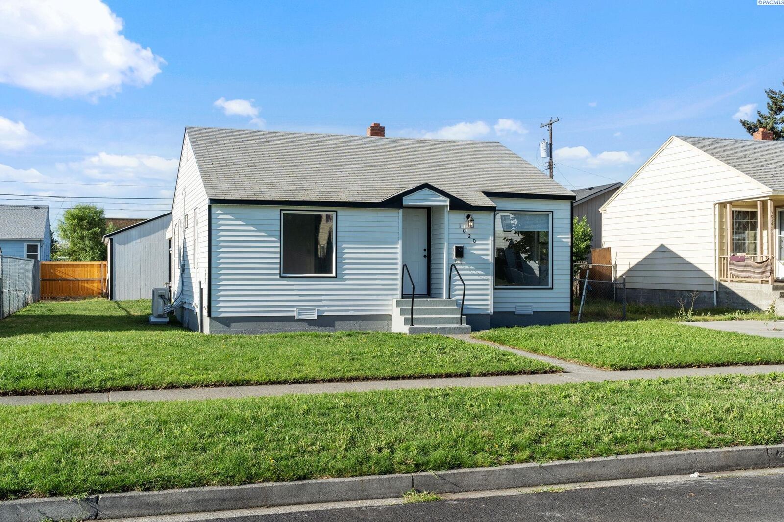 Property Photo: 1020 W Park St WA 99301