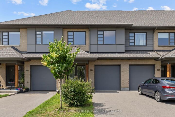 Property Photo: 821 Quartet Avenue ON K1X 0C4