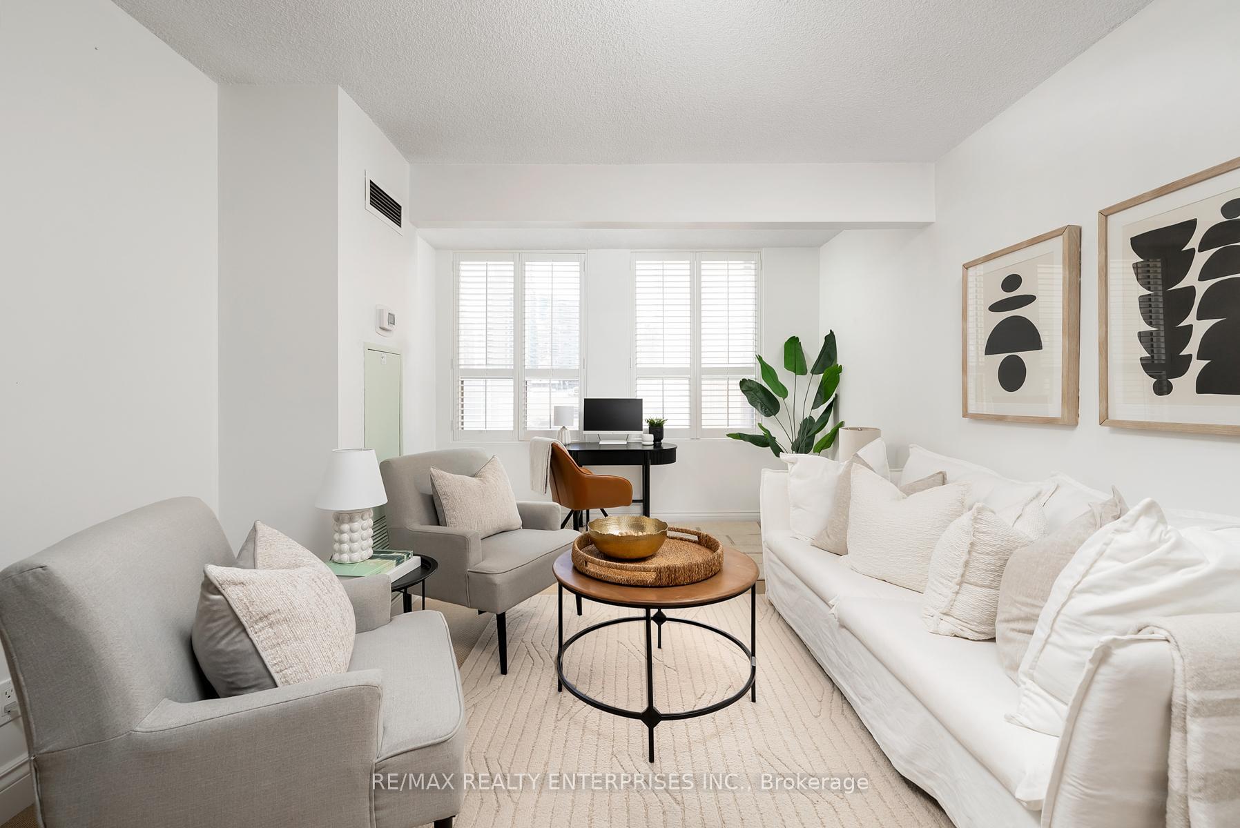 Property Photo: 25 Grenville Street 610 ON M4Y 2X5