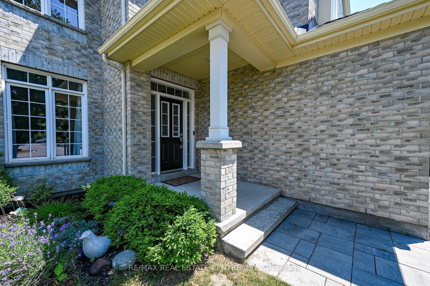 Property Photo: 544 Ravendale Way ON K2J 0G9
