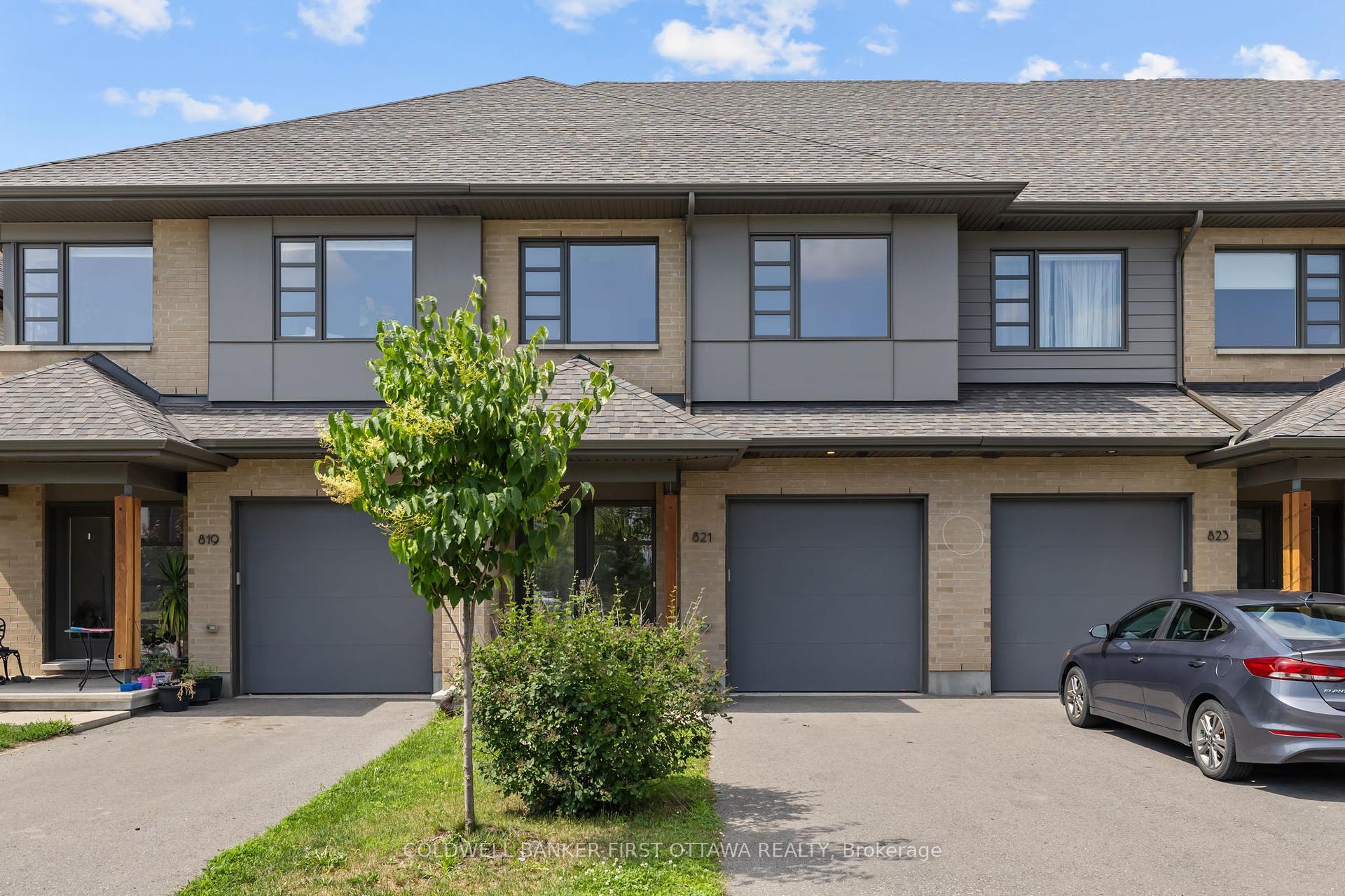 Property Photo: 821 Quartet Avenue ON K1X 0C4
