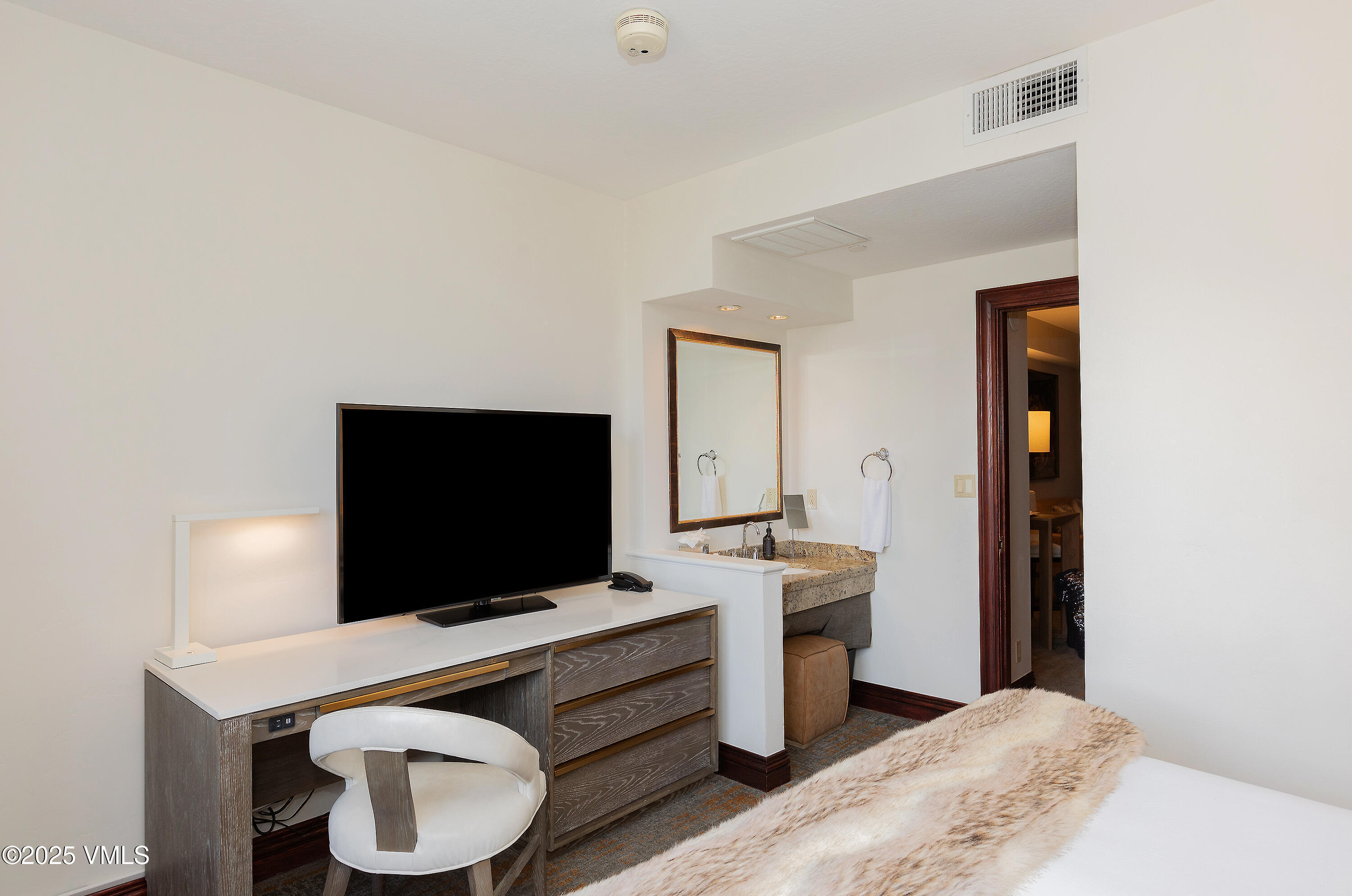 Property Photo:  26 Avondale Lane 502-H  CO 81620 