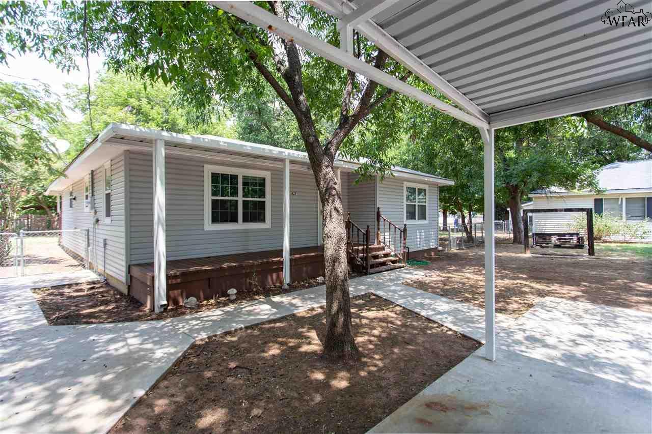 Property Photo:  427 W College Street  TX 76354 
