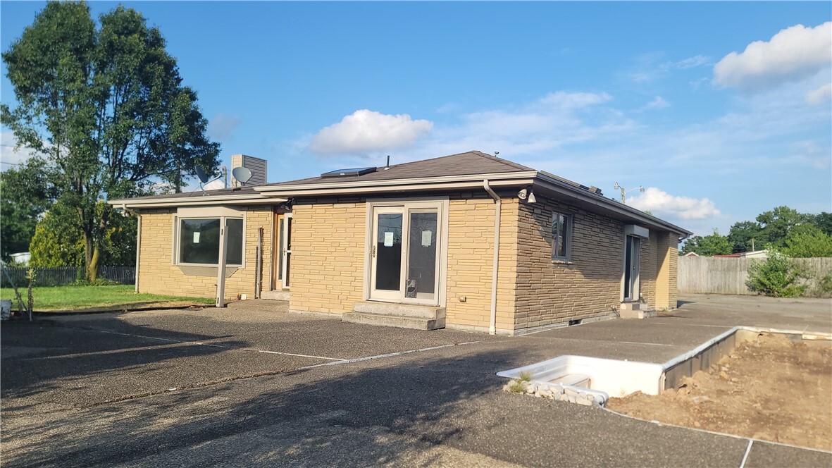Property Photo: 1442 Greensburg Pike PA 15089