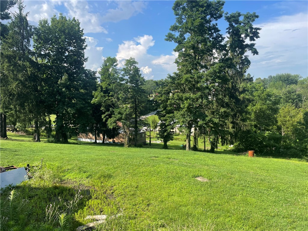 Property Photo: 33 Orchard Ln. PA 15063
