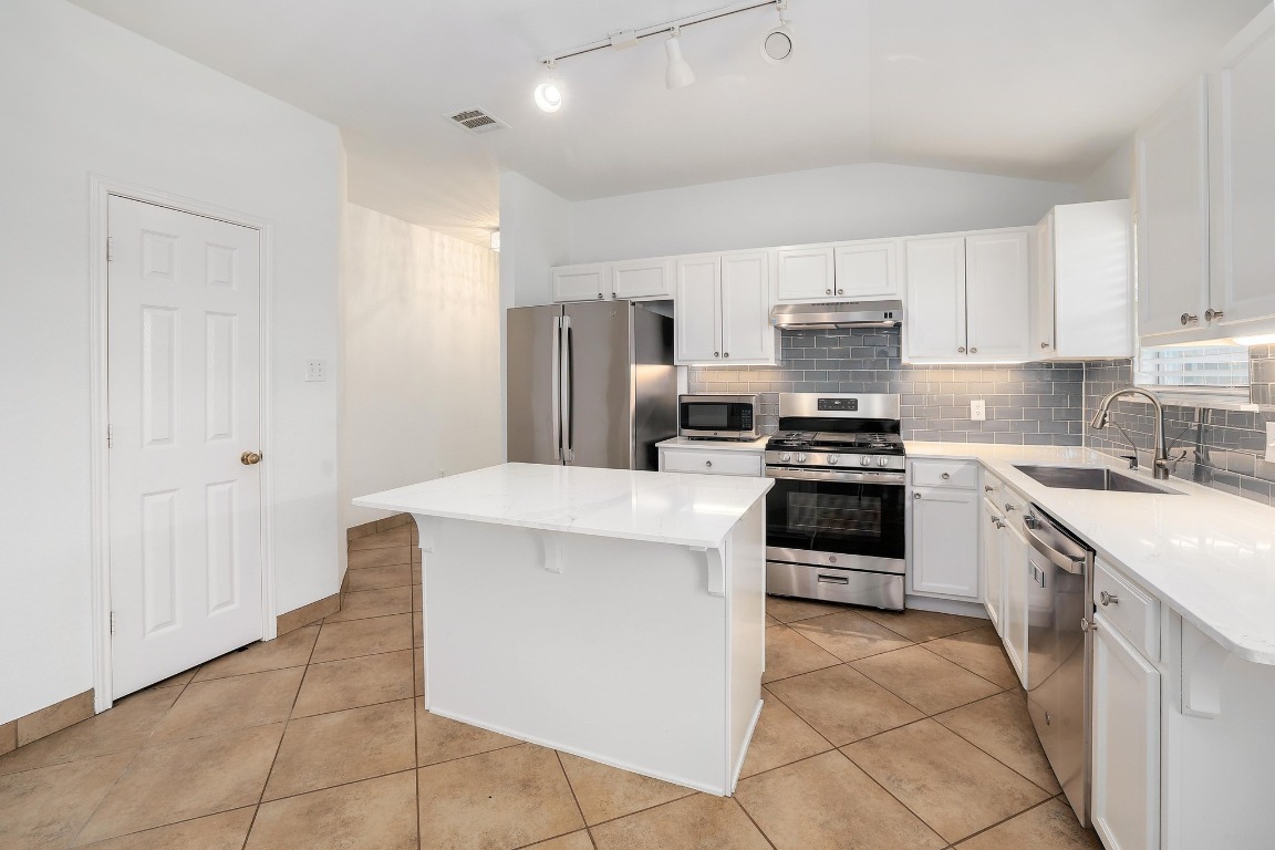 Property Photo: 2728 Breezy Point Cove TX 78665