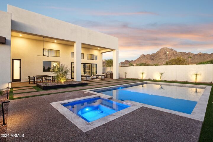 Property Photo: 1819 E Myrtle Avenue AZ 85020