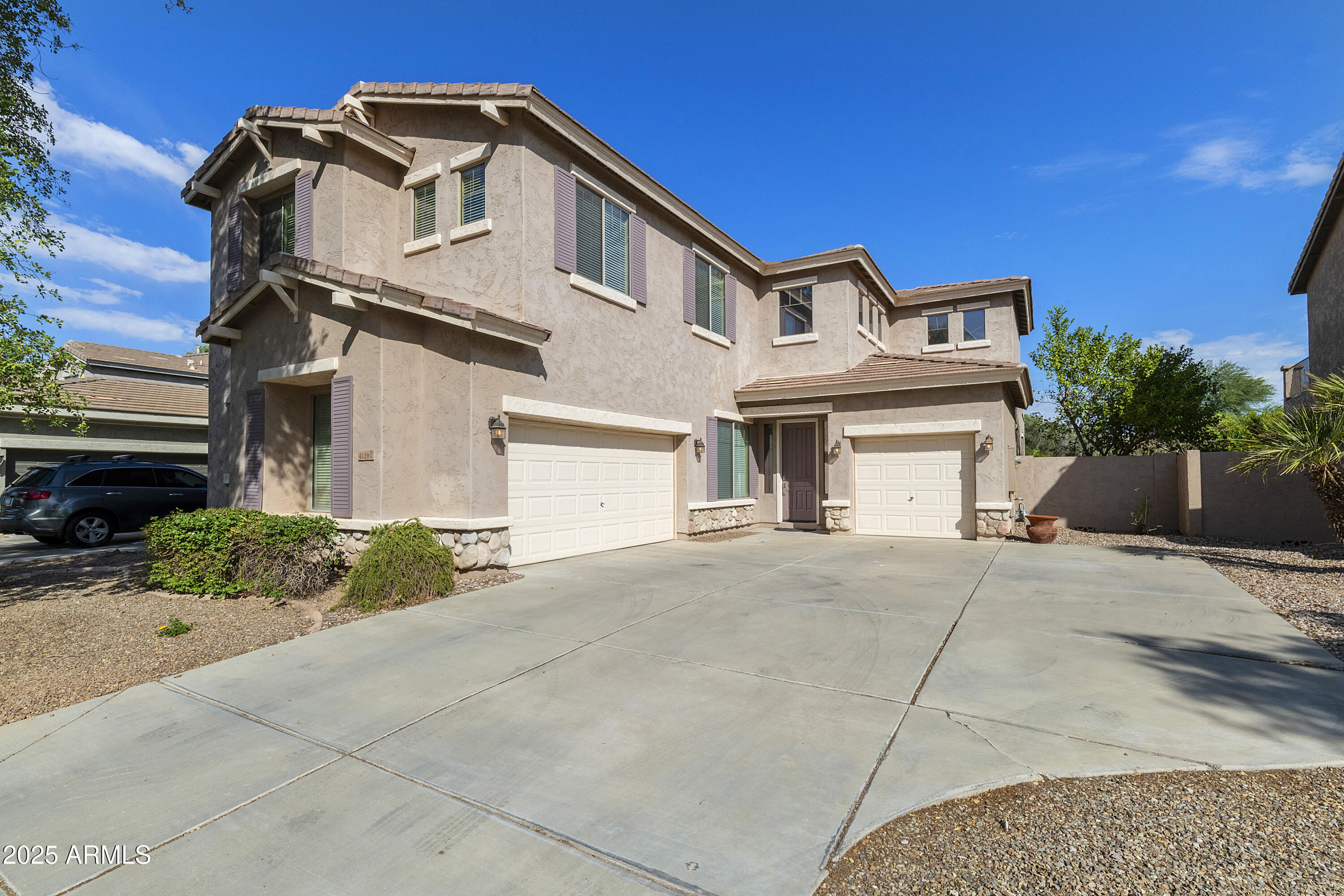 Property Photo: 4220 E Marshall Avenue AZ 85297