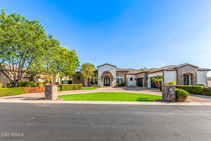Property Photo:  3037 E Waterman Way  AZ 85297 