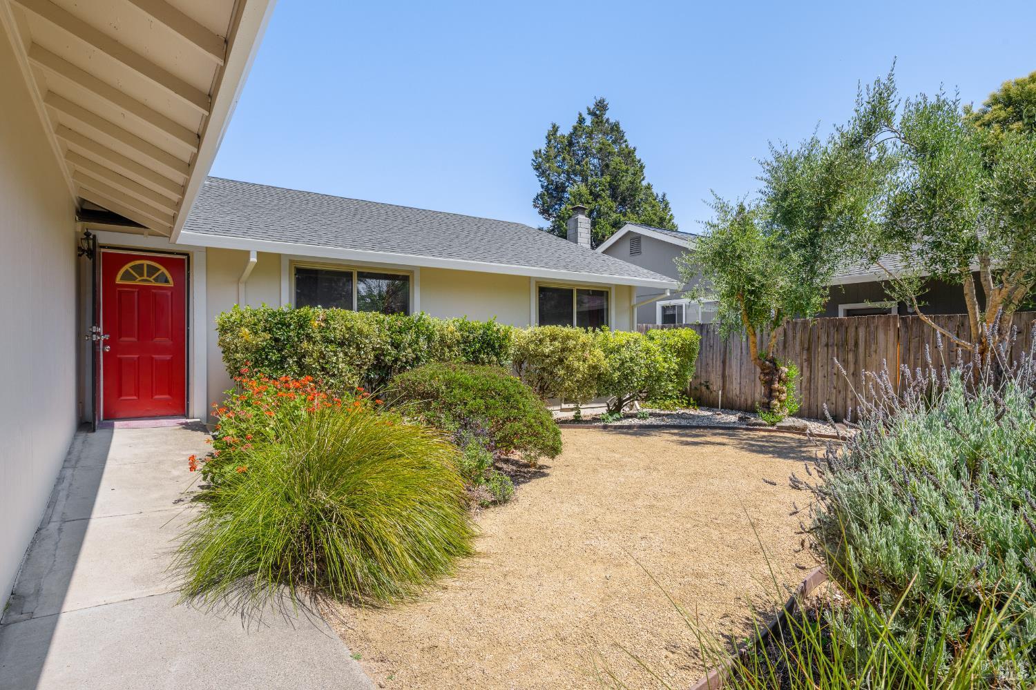 Property Photo: 1523 Wimbledon Court CA 95401