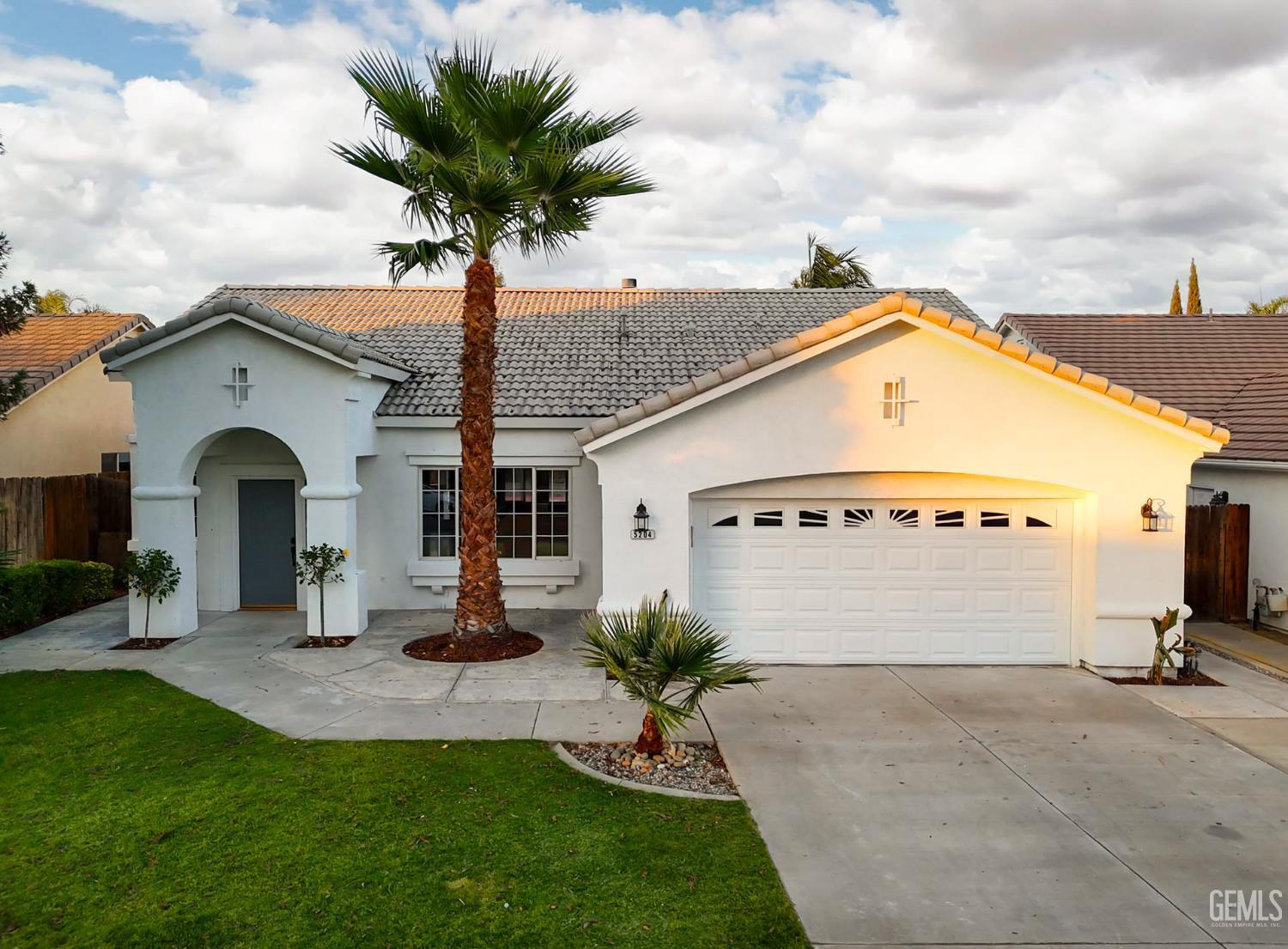 Property Photo: 5204 Sand Castle Court CA 93312