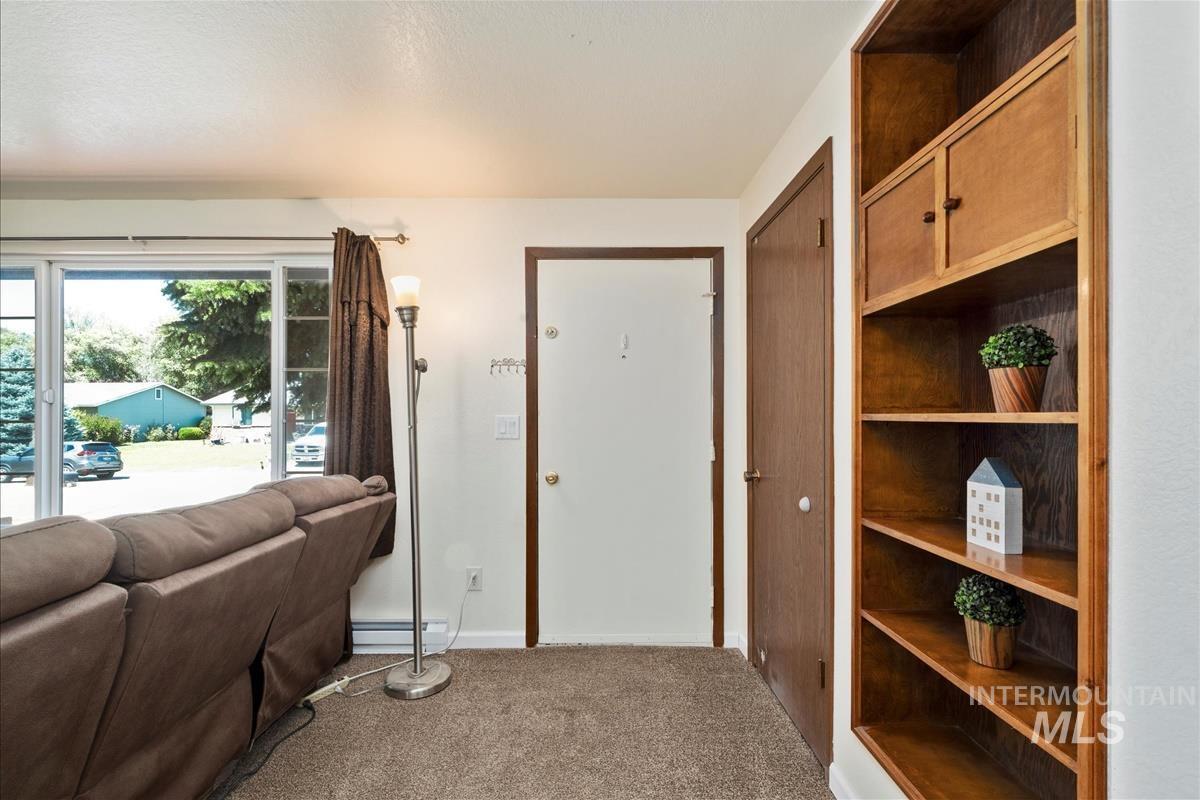 Property Photo: 2601 E Denver ID 83687