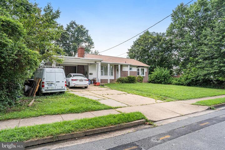 Property Photo: 3702 Paul Street VA 22311