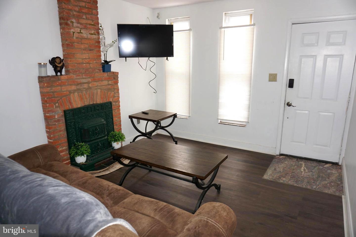Property Photo: 1226 W Cross Street MD 21230