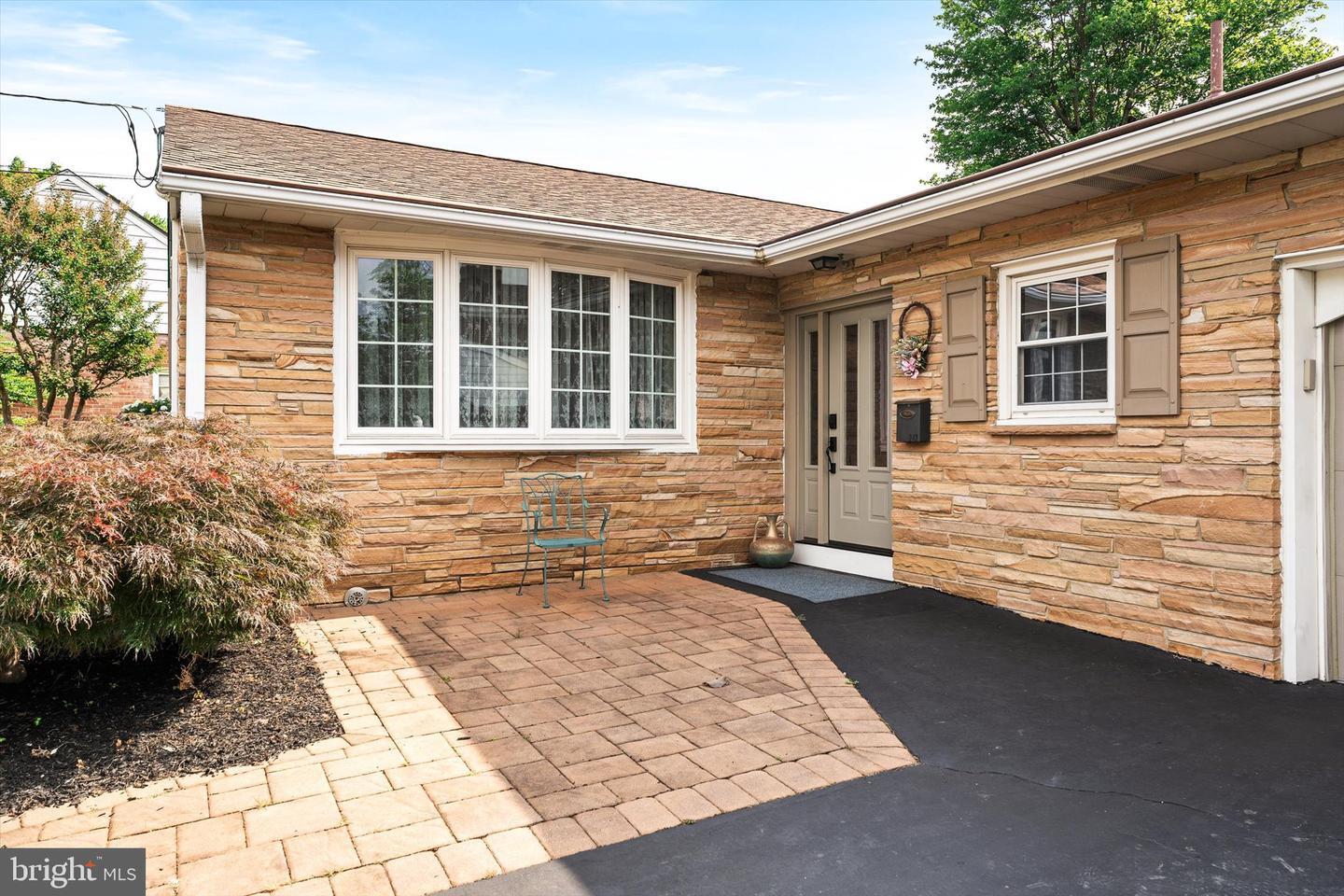 Property Photo:  242 Fieldboro Drive  NJ 08648 