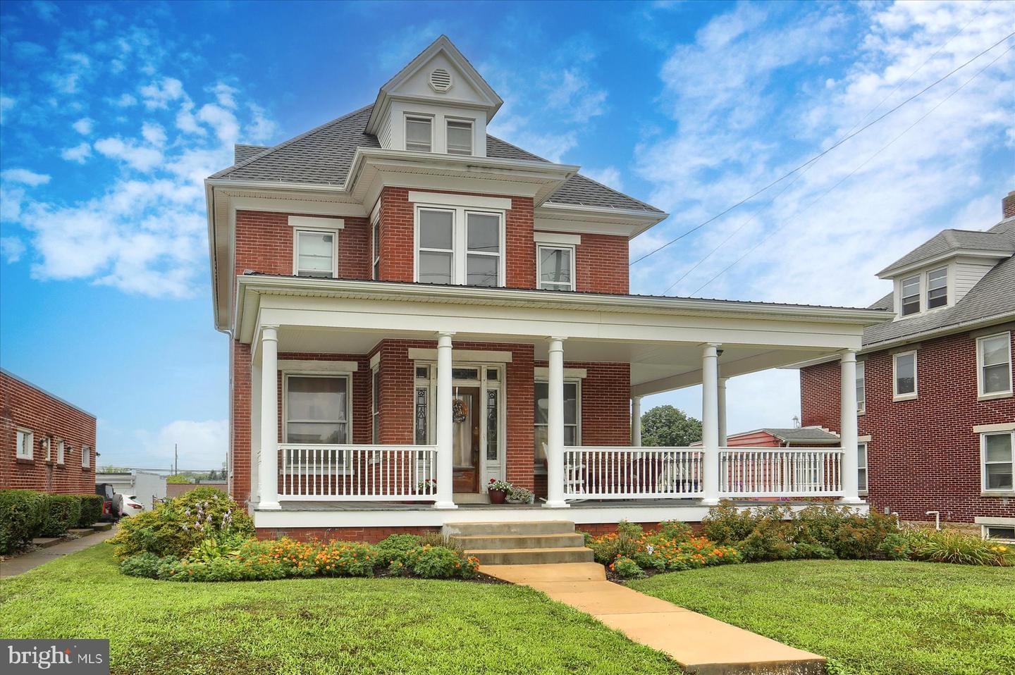 Property Photo: 21 W Main Street PA 17011