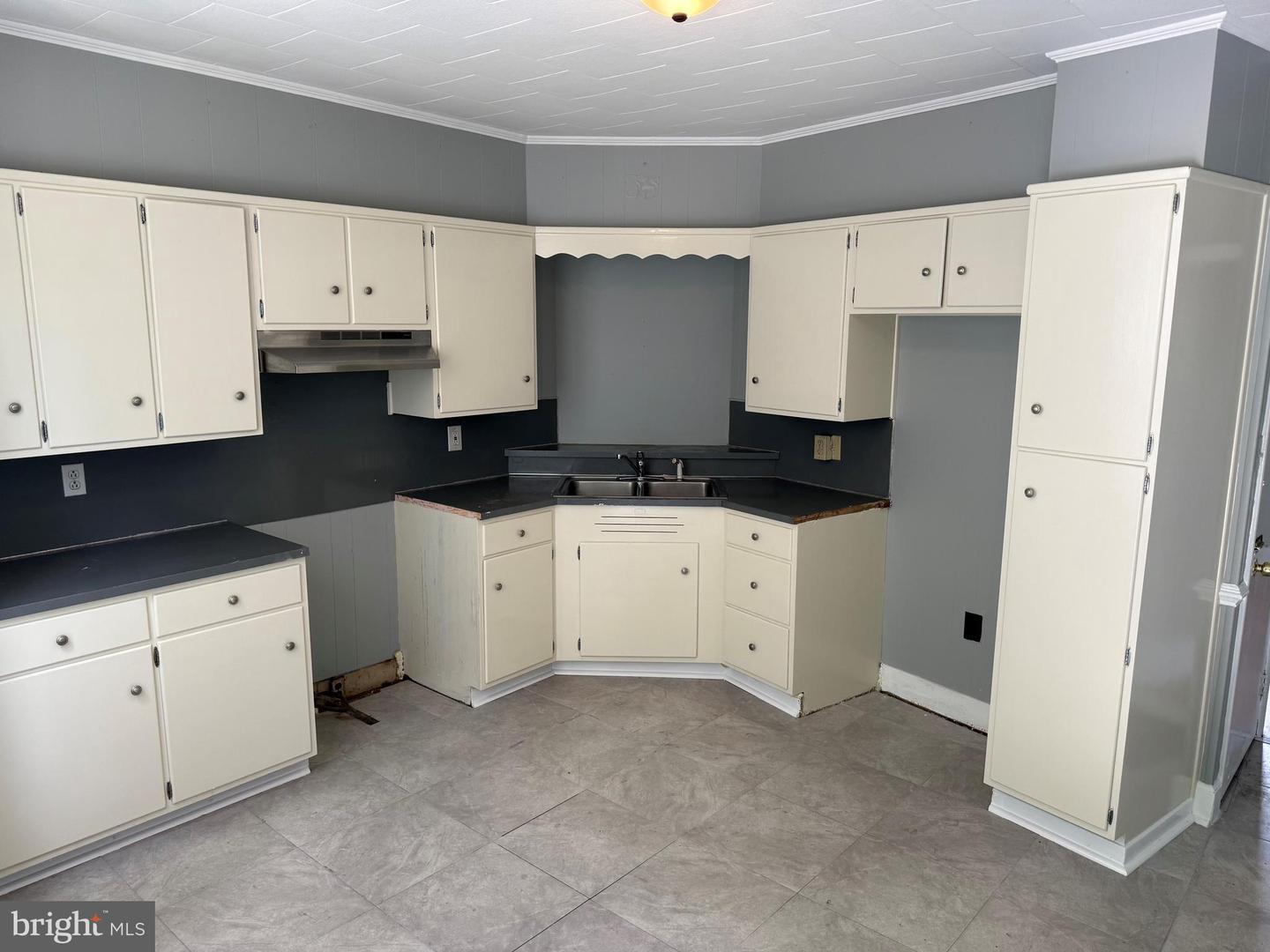 Property Photo: 816 S 9th Street PA 19602