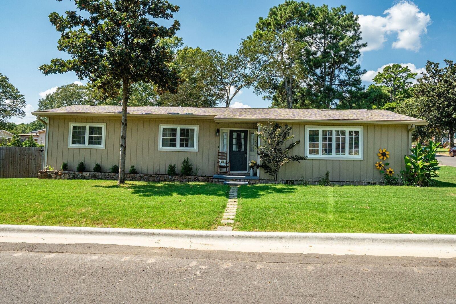 Property Photo: 117 Kingsbrook Street AR 71901