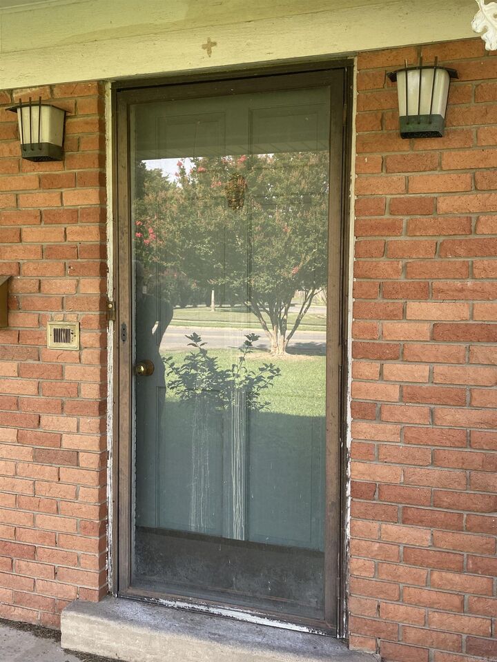 Property Photo:  1212 Donaghey Ave.  AR 72034 