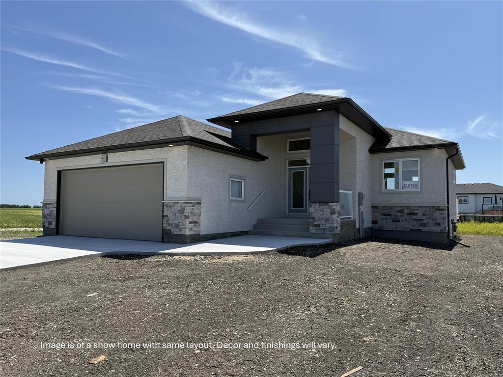 45 Chimney Swift Way  St Adolphe MB R5A 0B6 photo