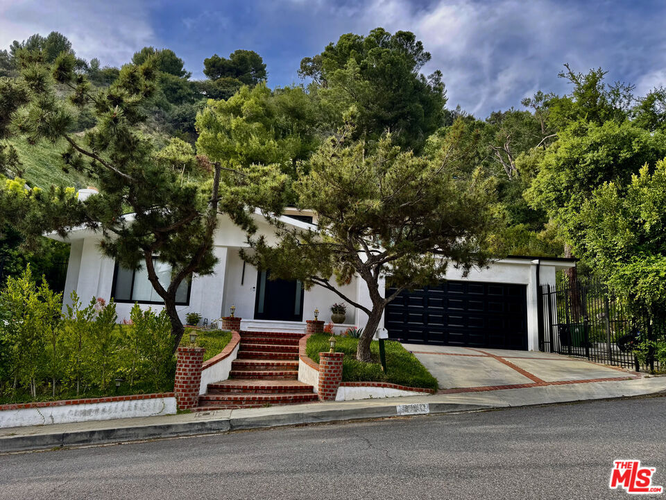 9781 Blantyre Dr  Beverly Hills CA 90210 photo