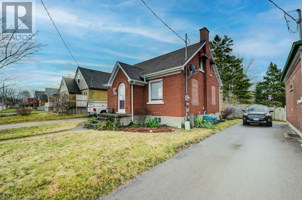 Property Photo:  135 Stirling Avenue South  ON N2G 3N8 