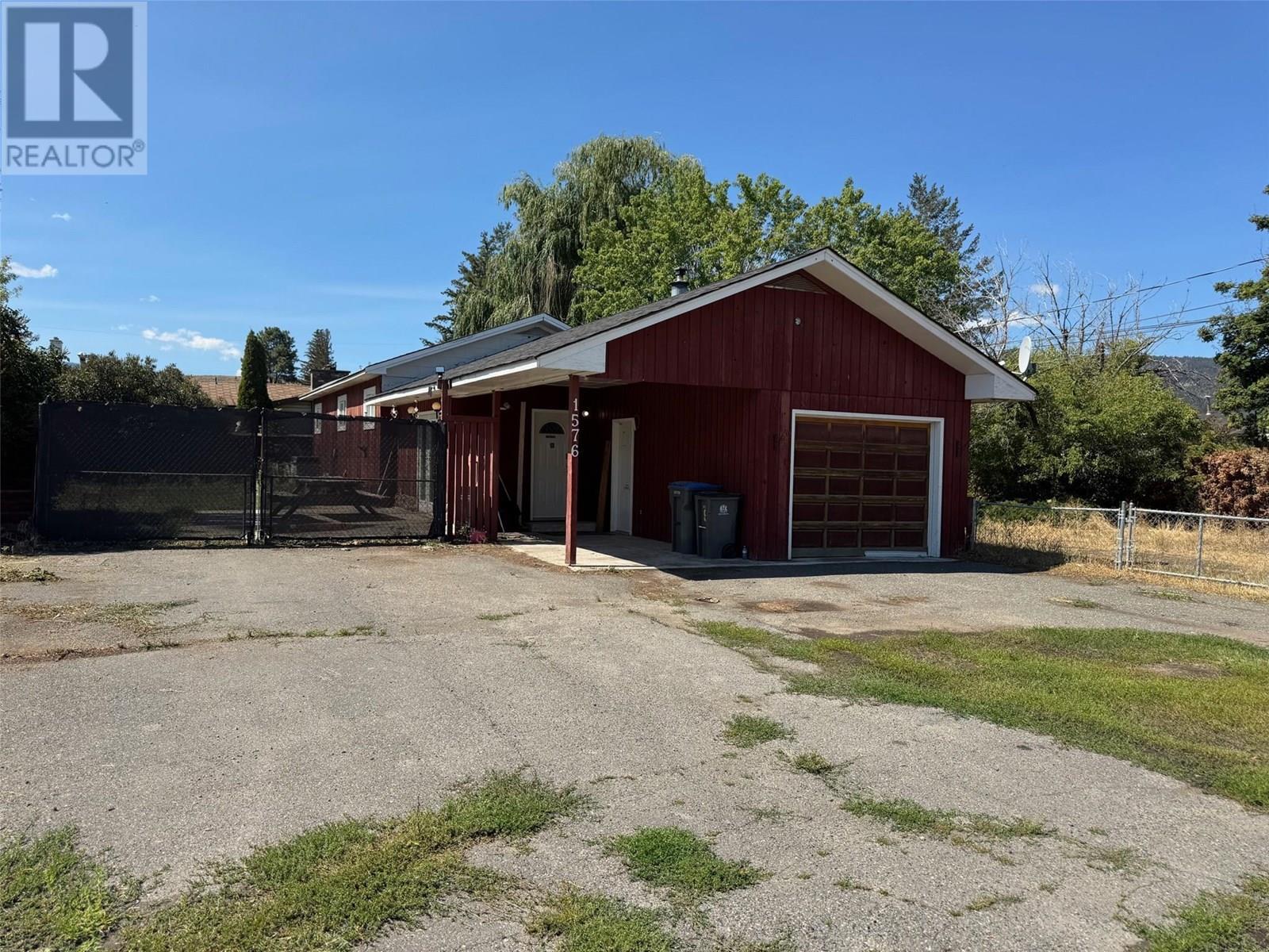 Property Photo: 1576 Houston Street BC V1K 1B8