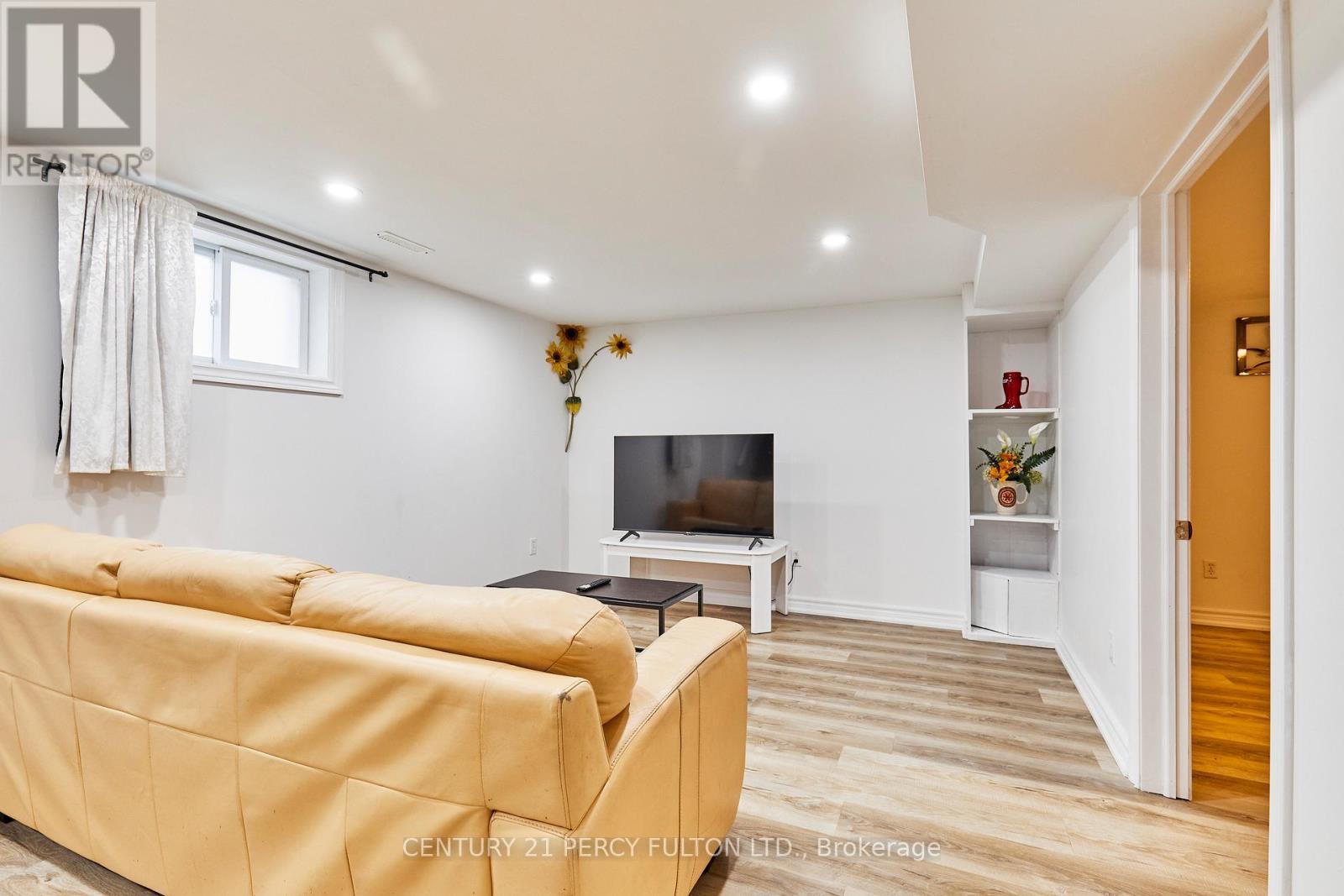 Property Photo:  931 Liverpool Road  ON L1W 1S7 