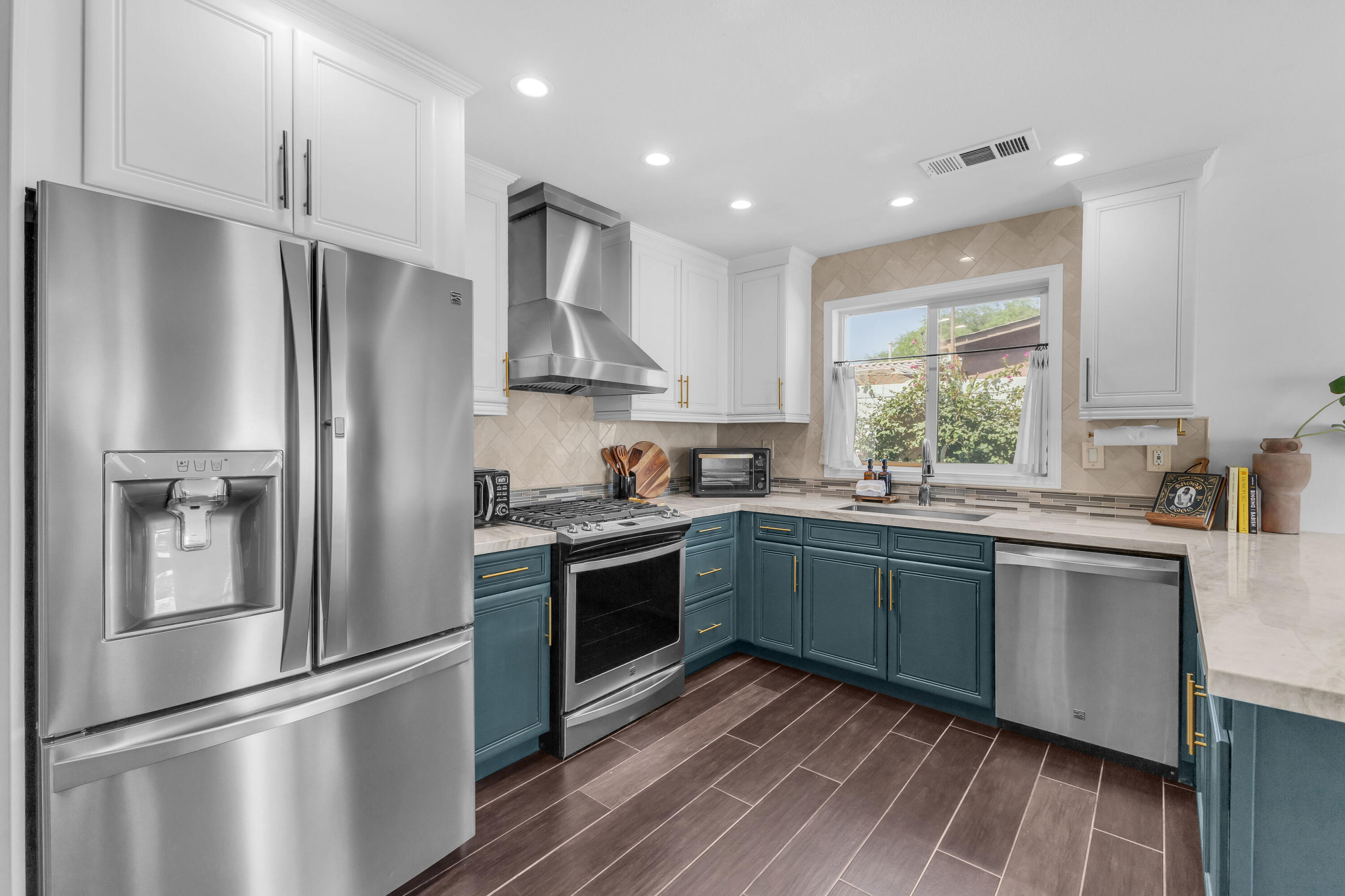 Property Photo: 84062 Huntington Avenue CA 92236