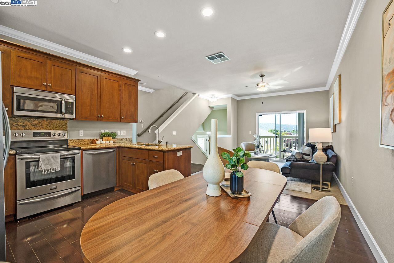 Property Photo: 200 Valletta Ln CA 94566