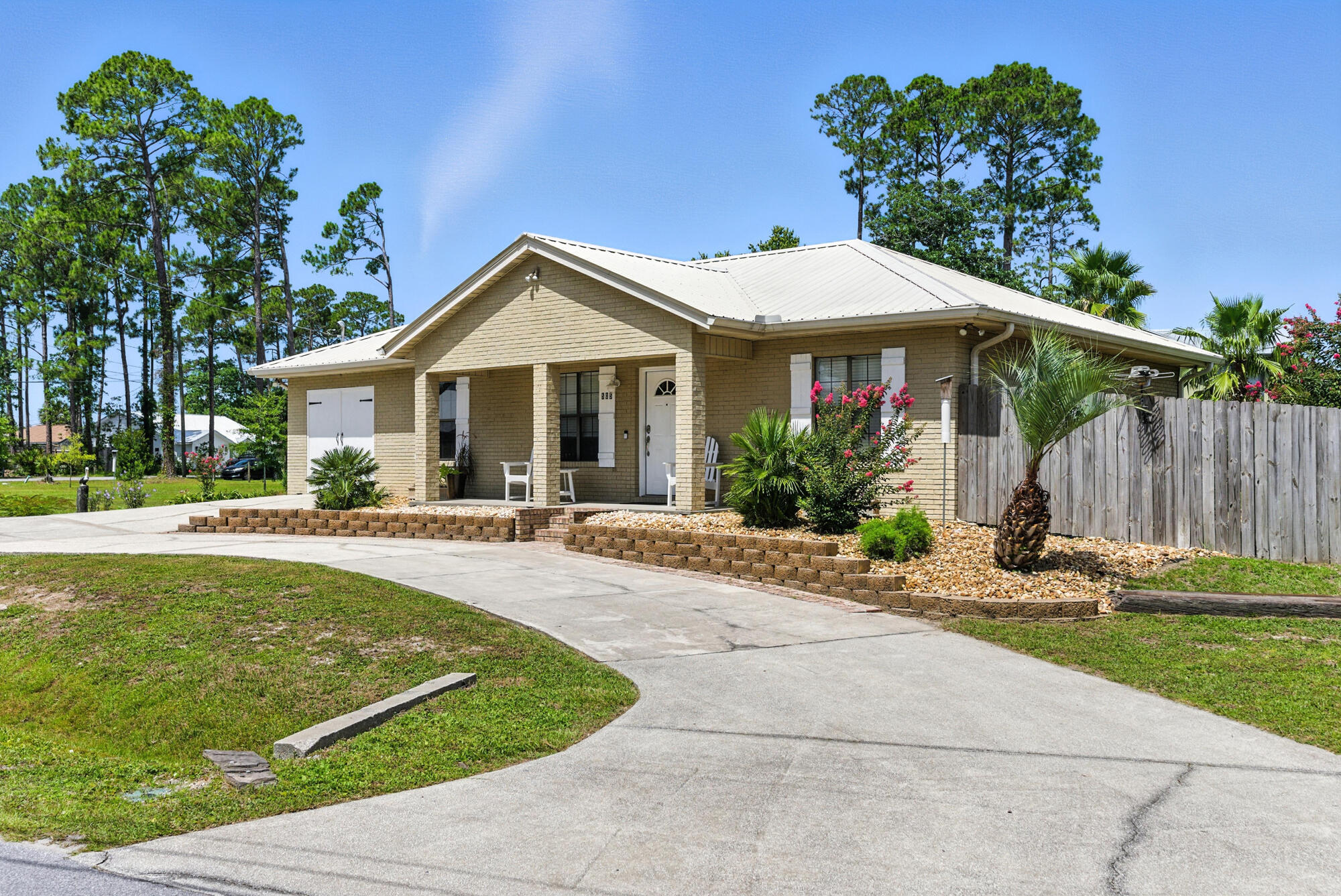 Property Photo: 505 Burnham Avenue FL 32413