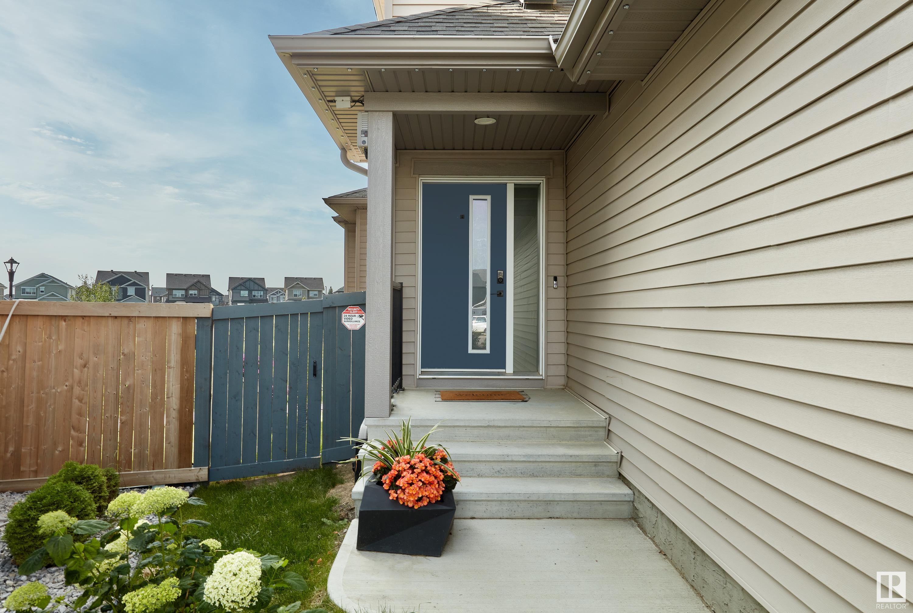 Property Photo:  1527 Darby Bay SW  AB T6W 4N5 