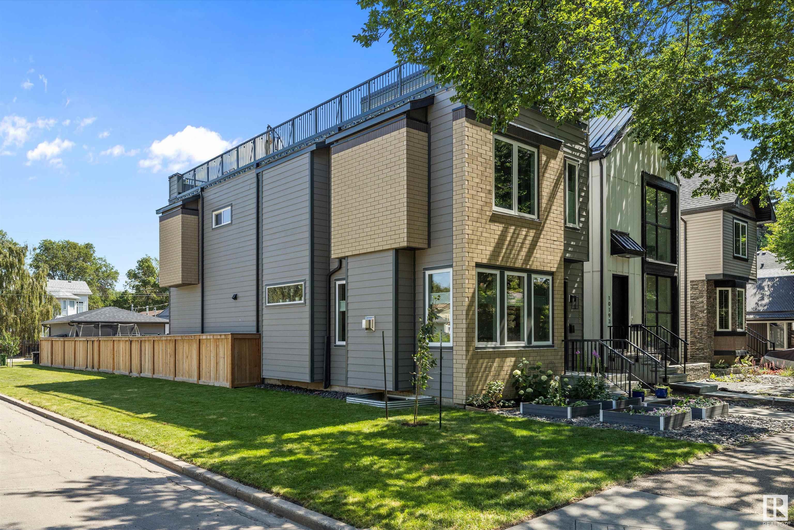 Property Photo:  10197 92 Street NW  AB T5H 1T1 