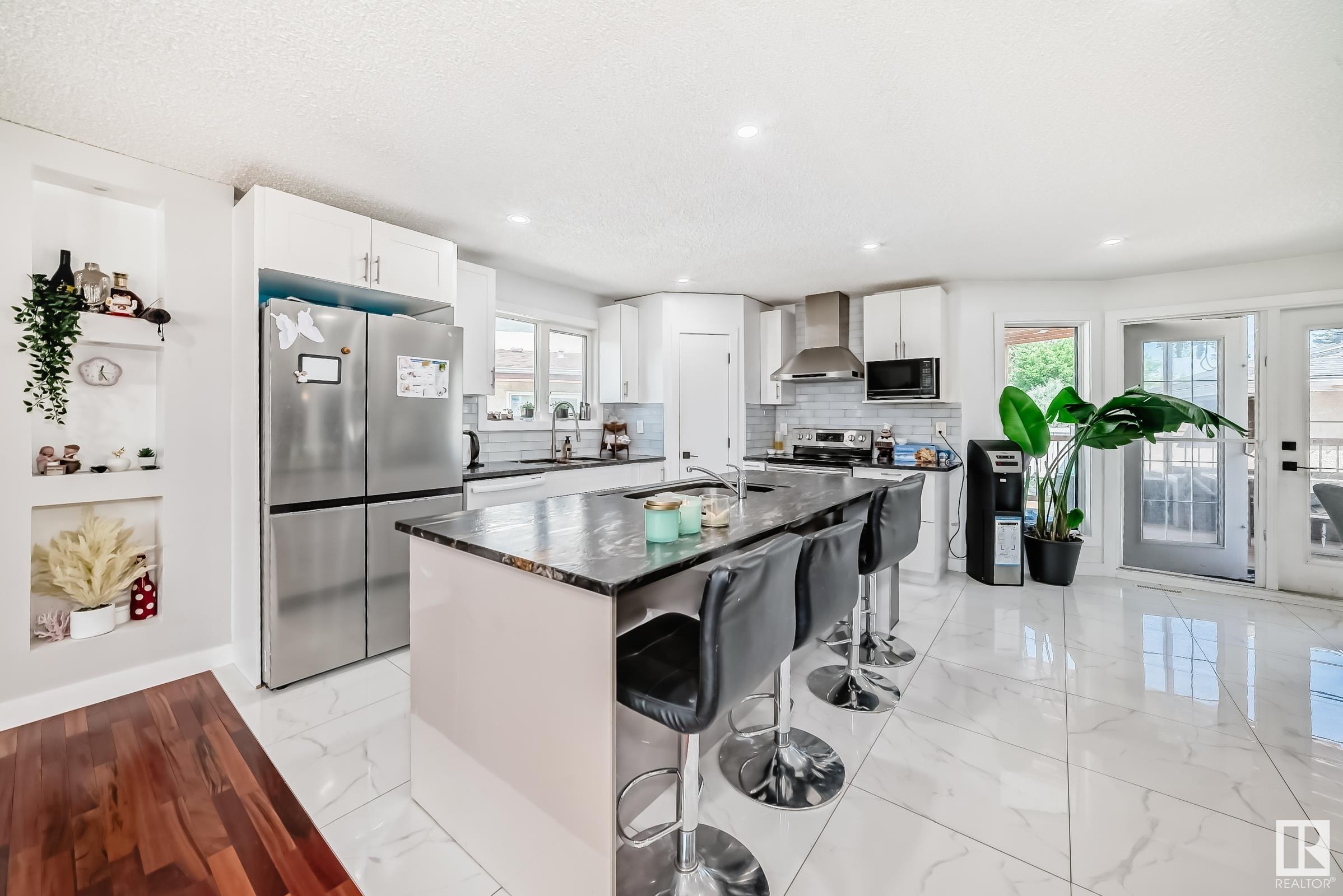 Property Photo:  714 Lee Ridge Road NW  AB T6K 0P2 