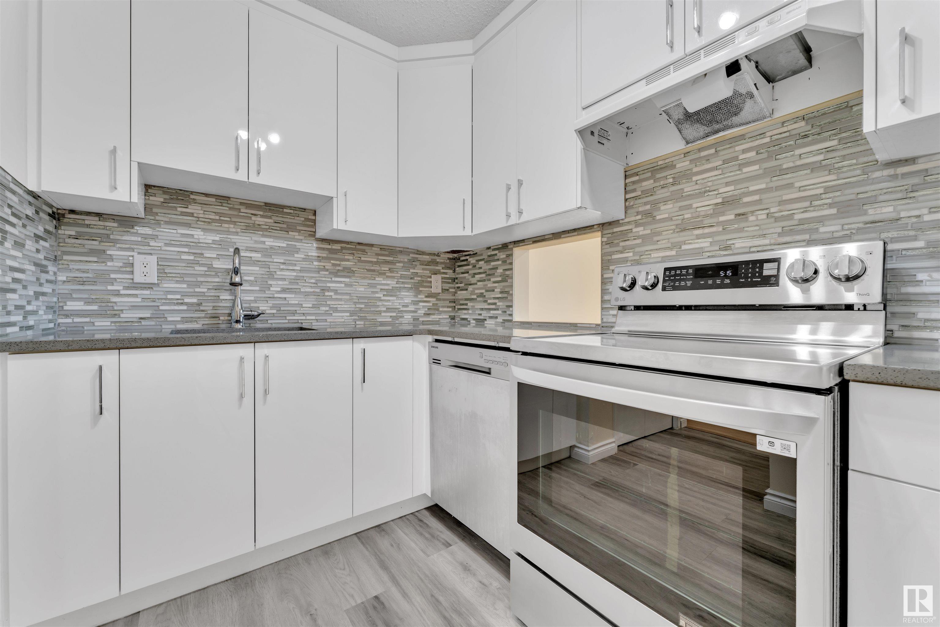 3855 76 Street NW 5  Edmonton AB T6K 2P9 photo