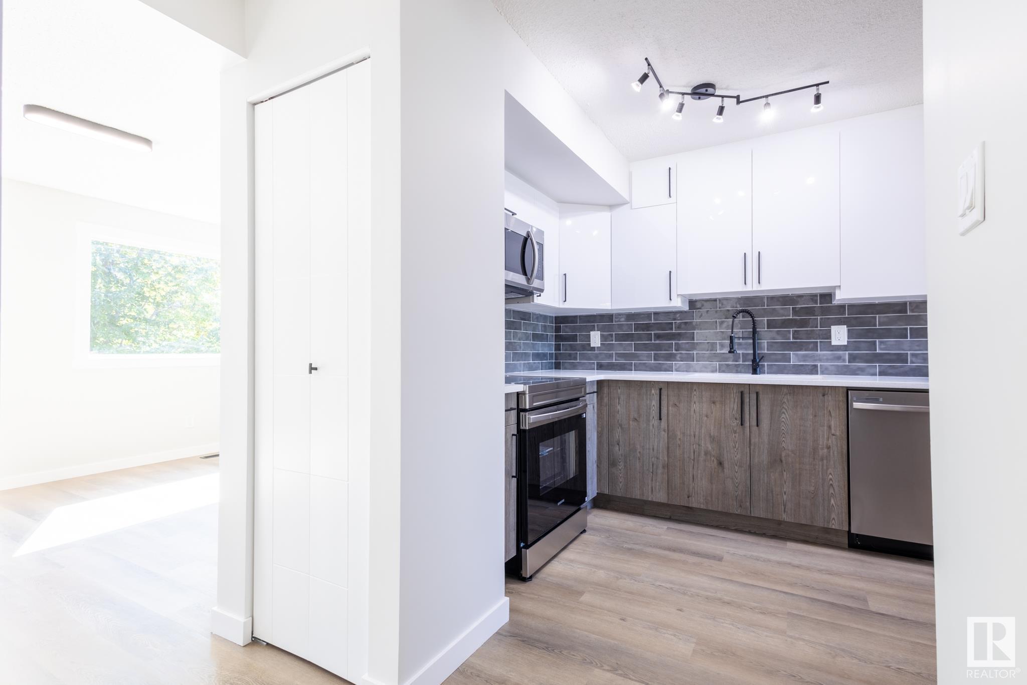 Property Photo:  1155 Hooke Road NW  AB T5A 4A5 