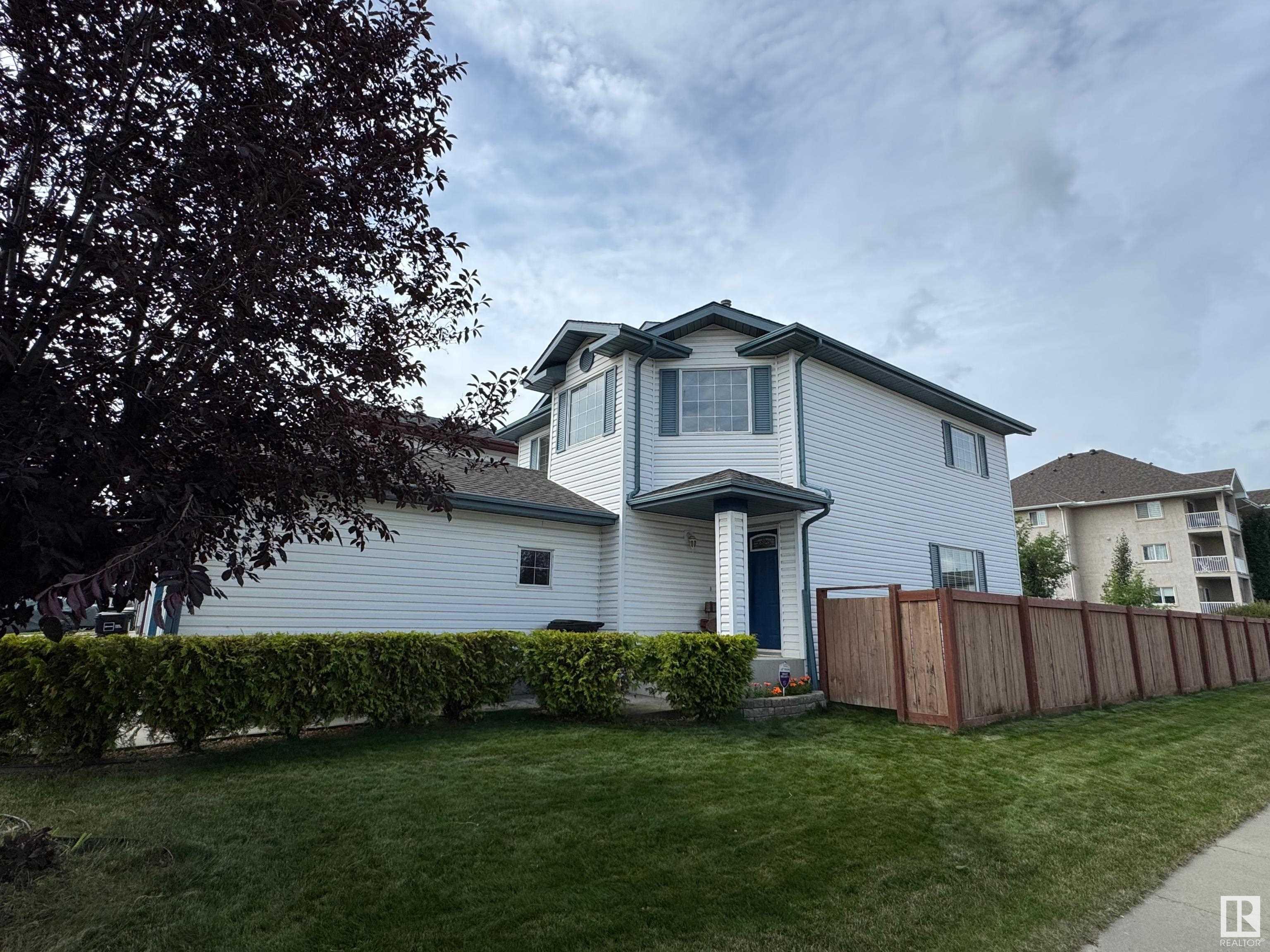 Property Photo:  3528 22 Street NW  AB T6L 3E4 